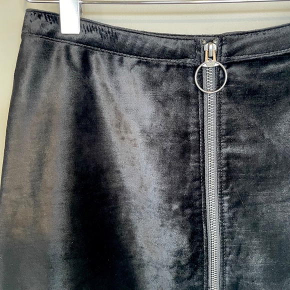 Free People A-line Black‎ Velvet Zip Front Mini Skirt size 2 - Picture 5 of 10